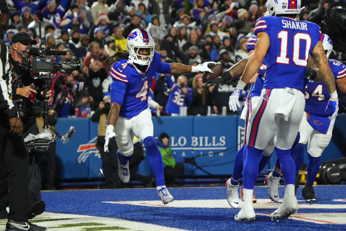James Cook (4) celebrating after scoring a touchdown in the Bills' 31-10 win over the Cowboys.